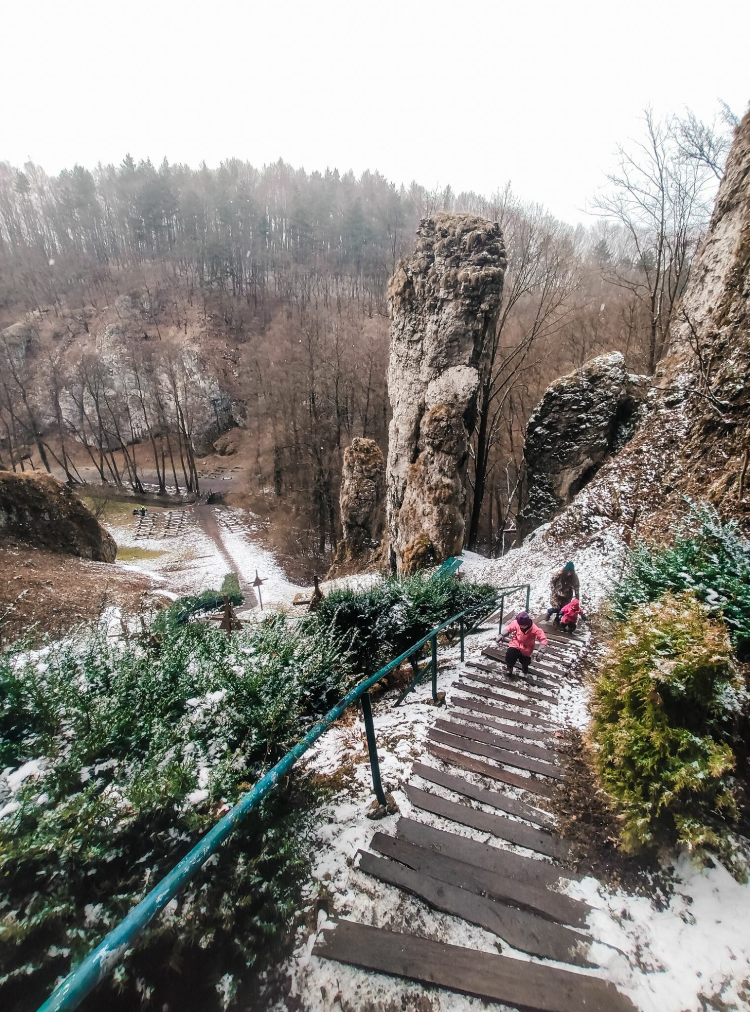 Dolina Mnikowska najpiękniejsza dolinka pod Krakowem Kraków z dzieckiem